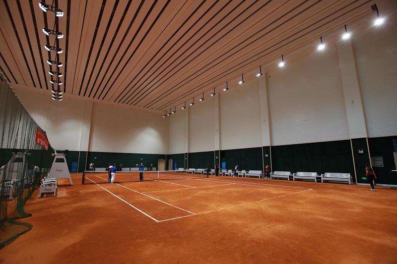 网球场建设：红土网球场和硬地网球场的区别
